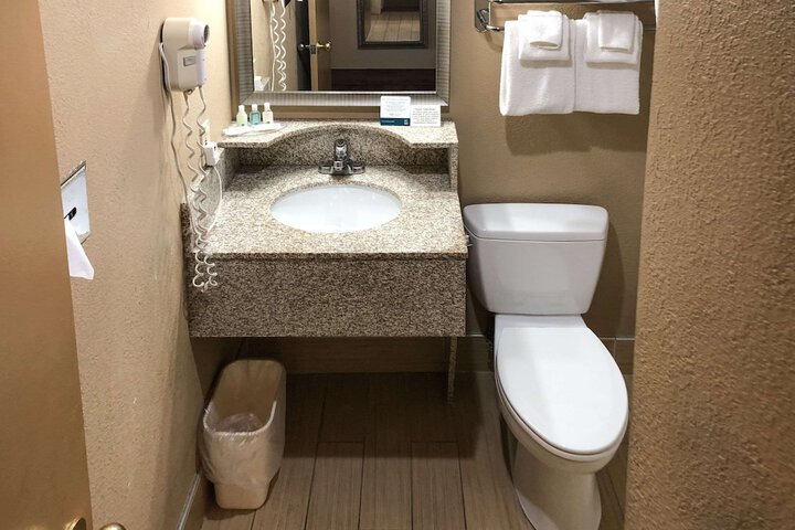 Room 17 of 38