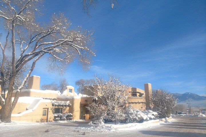Sagebrush Inn & Suites