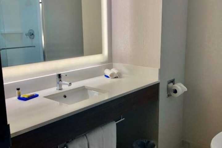 Holiday Inn Express Hotel & Suites Clewiston by IHG