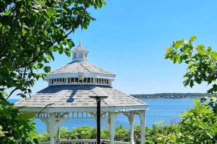 The Yankee Clipper Inn