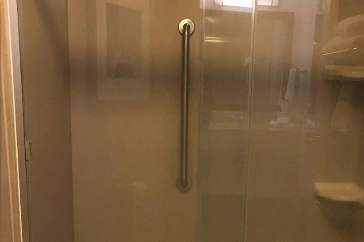 Room 16 of 28