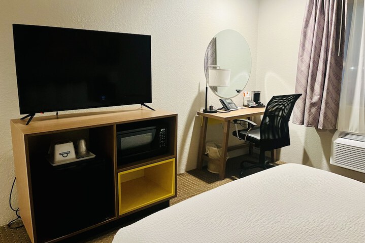 Room 4 of 32
