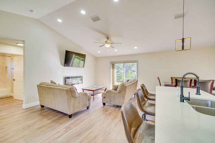 Sunny Palm Bay Home w / Screened Porch Near Beaches