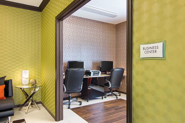 Business Center 31 of 34