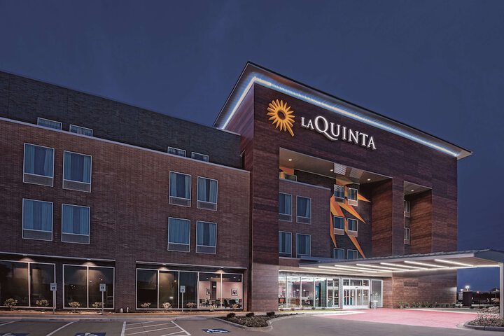 La Quinta Inn & Suites by Wyndham Dallas Grand Prairie North