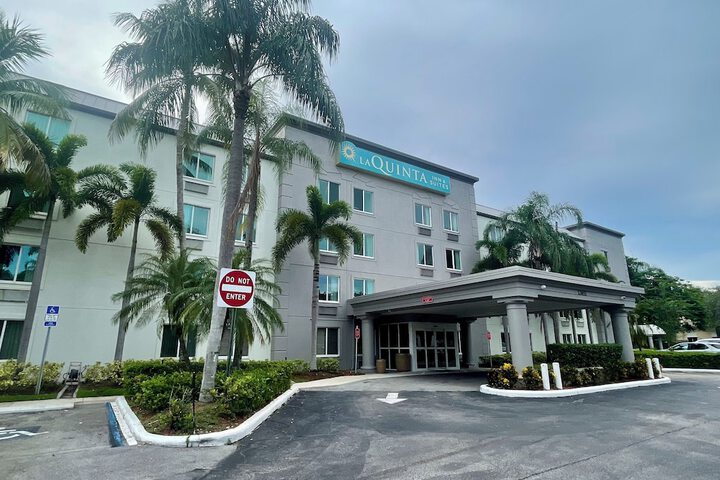 La Quinta Inn & Suites by Wyndham Sawgrass