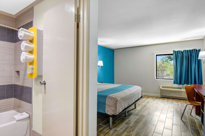 Room 19 of 25