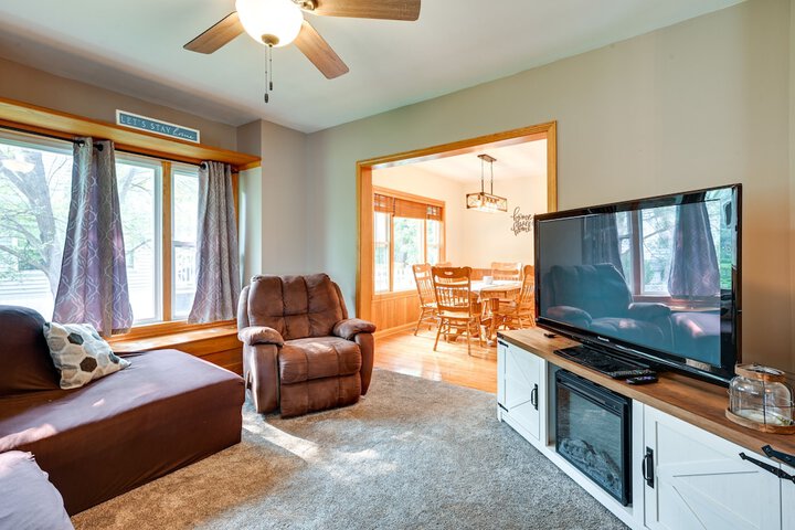 Grand Blanc Rental w / Gas Grill & Private Yard