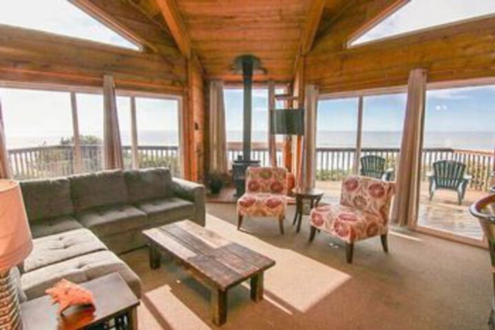 A Beachfront Fantasea 3 Br home by RedAwning