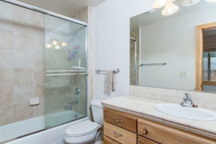 Spacious and Bright near Kings Beach by RedAwning