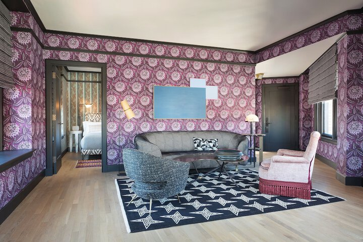 Room 32 of 70