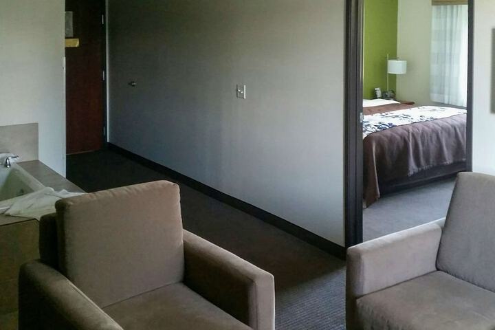 Sleep Inn & Suites Pleasant Hill - Des Moines