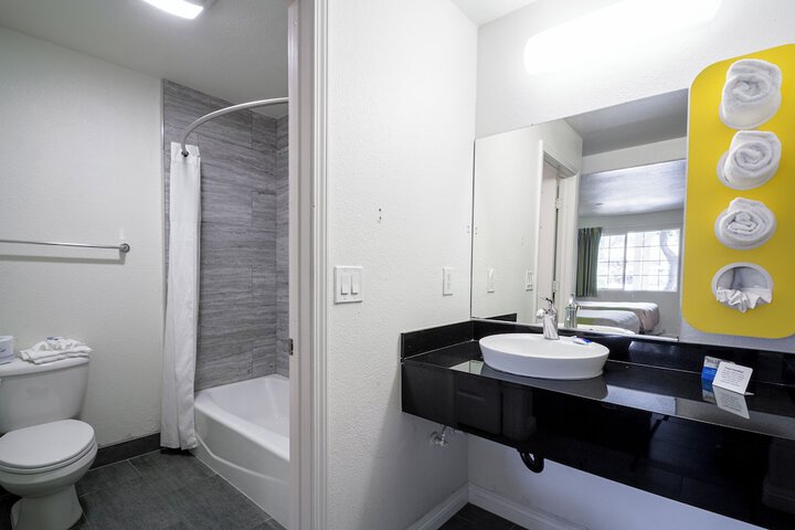 Room 16 of 43