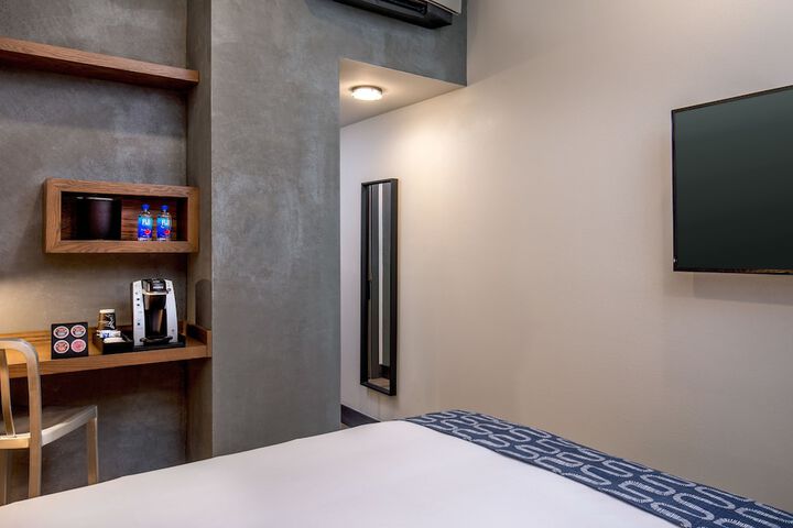 Room 10 of 39