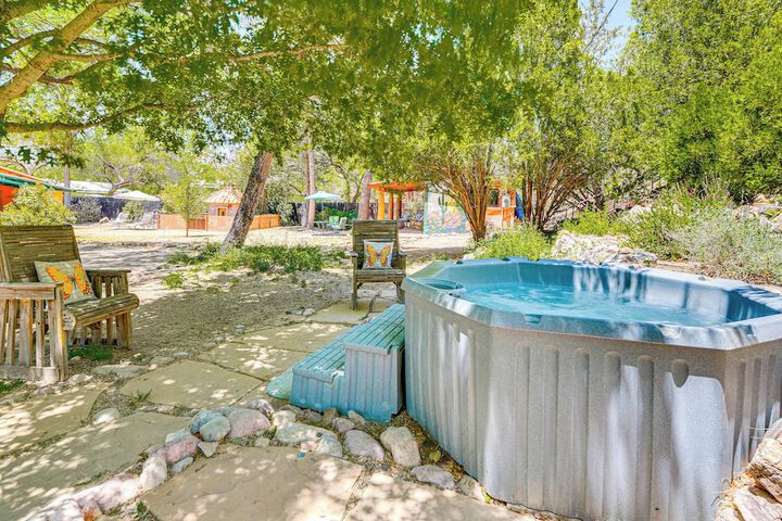 Casa Paloma Studio: Artsy & Airy w / Hot Tub Access