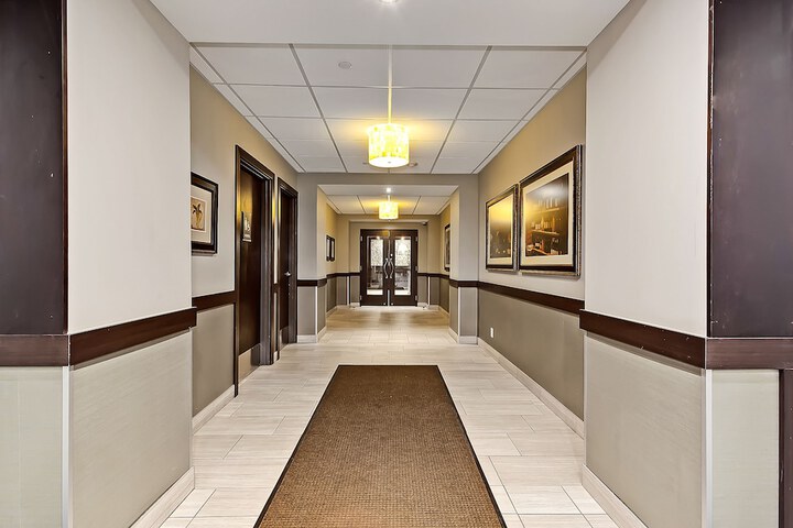 Ballroom/Hall 65 of 71
