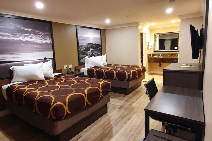 Room 21 of 35