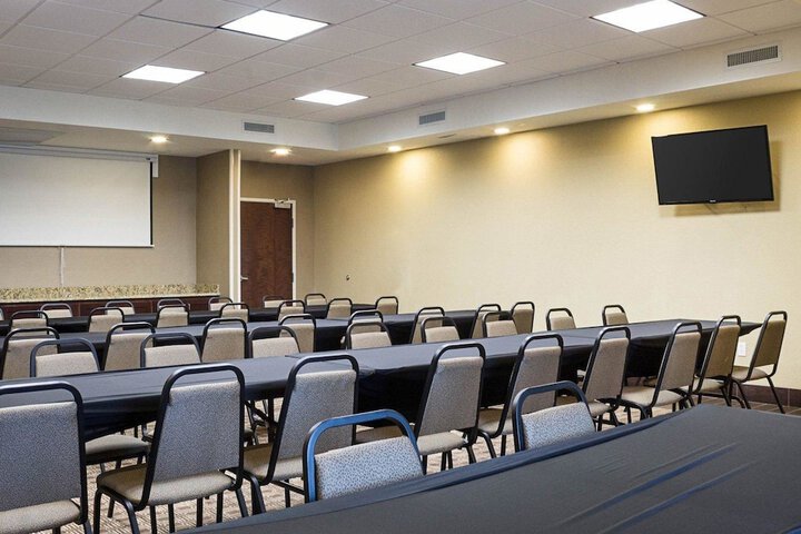 Comfort Suites Minot South