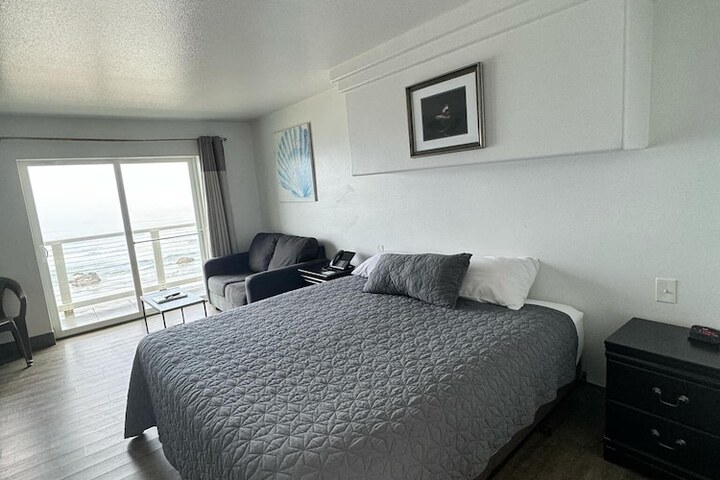 Room 93 of 233