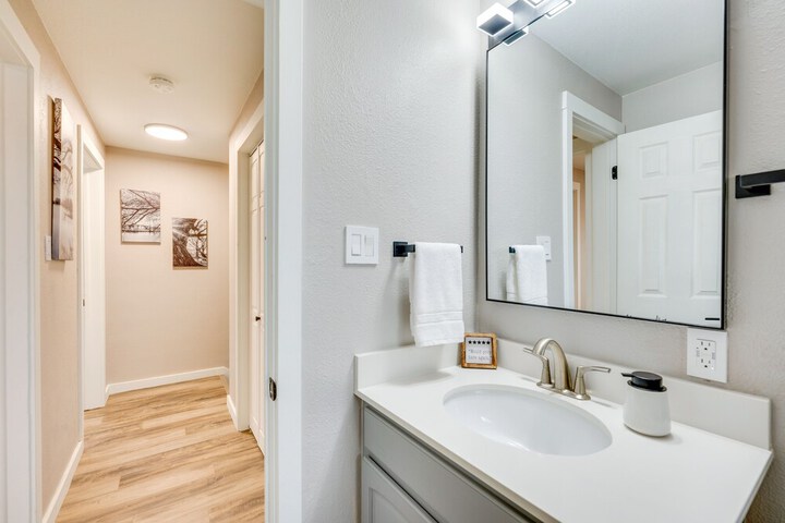Dog-friendly Arvada Retreat w / Fenced-in Yard!