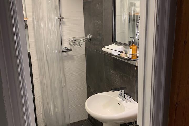 Room 11 of 39