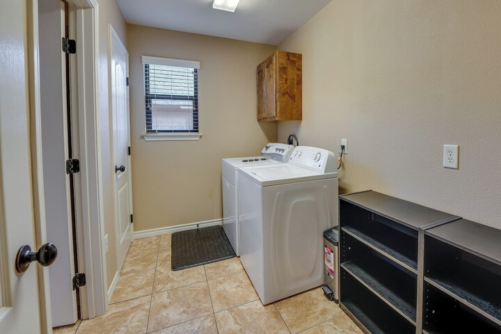 Pleasanton Vacation Rental w / Private Yard!
