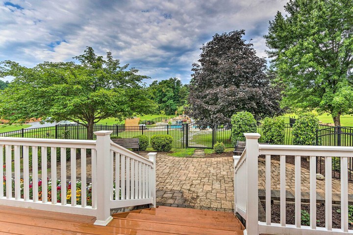 Charles Town Home w / Private Pool & Hot Tub