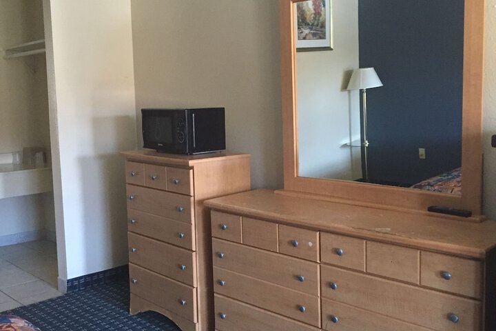 Room 9 of 28
