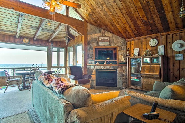 Lakefront Montague Cottage w / Deck & Beach!