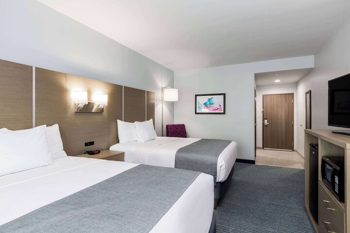 Room 16 of 28