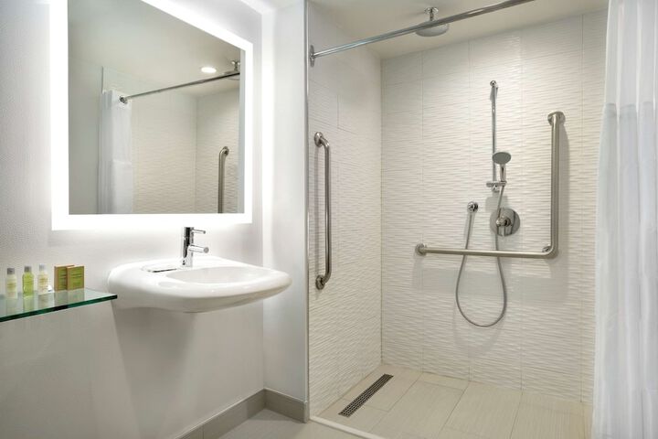 DoubleTree by Hilton Toronto Airport West