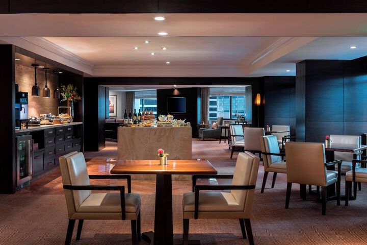 Lounge 90 of 106