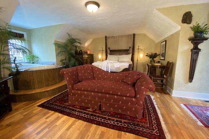 Room 9 of 32
