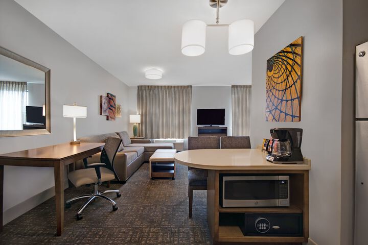 Staybridge Suites Sterling Heights - Detroit by IHG