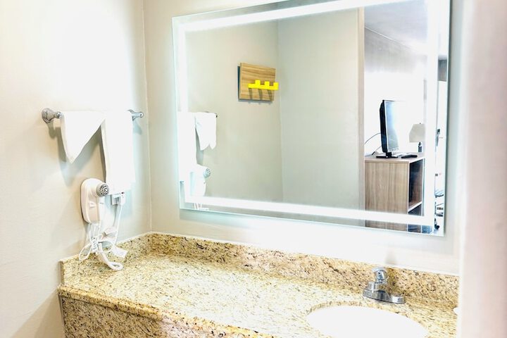Super 8 by Wyndham Corpus Christi