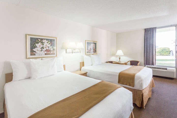 Room 10 of 21