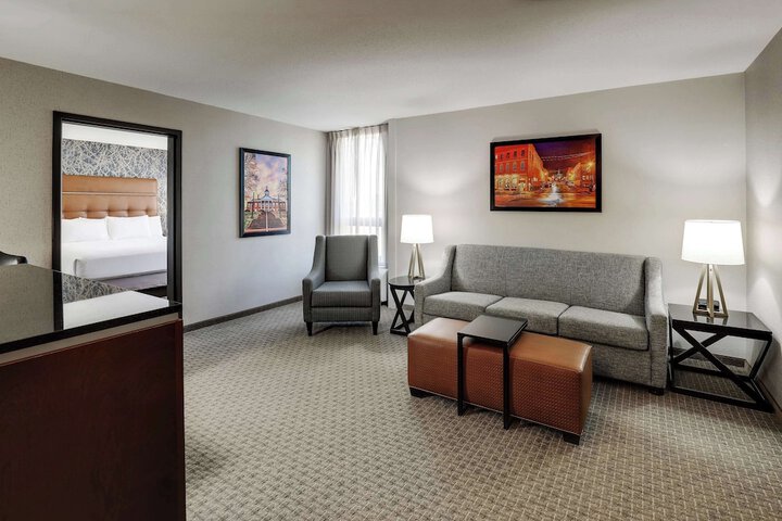 Room 32 of 66
