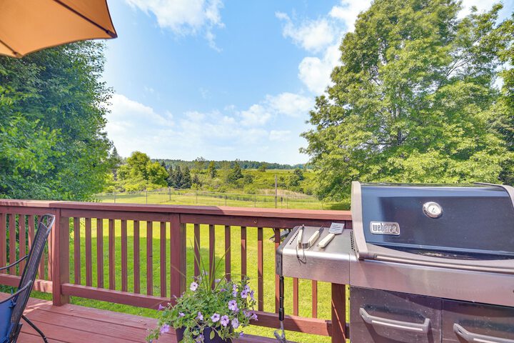 Family Getaway w / Deck: 3 Mi to Lake Champlain