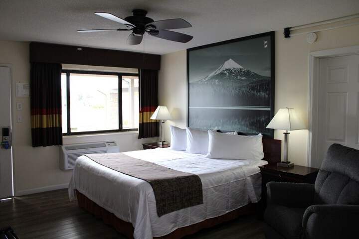 Room 12 of 22
