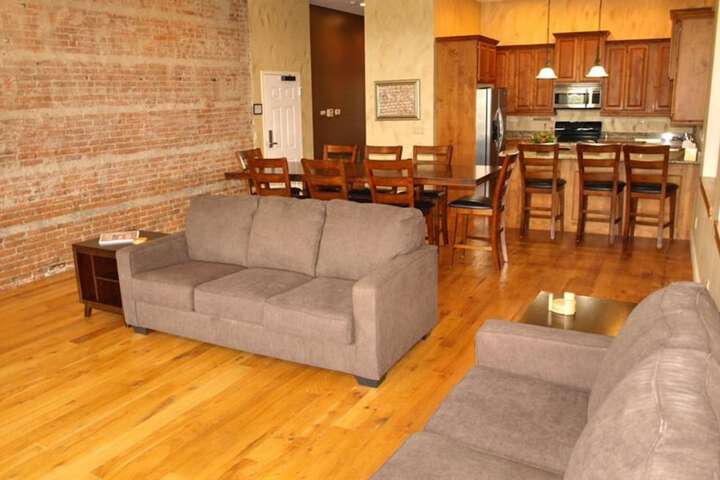 Lounge 52 of 52