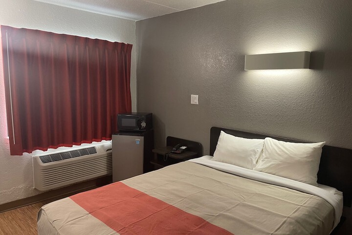 Room 14 of 25