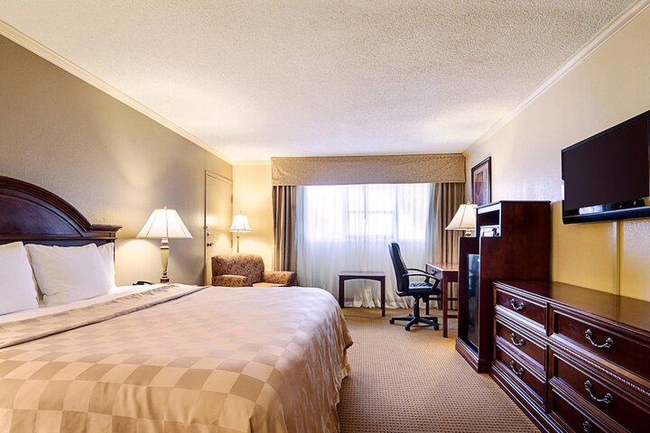 Clarion Inn Garden City