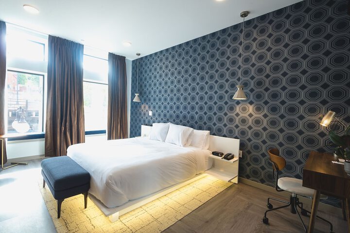 Room 7 of 18
