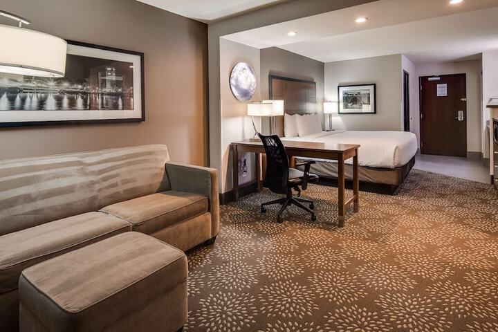 Room 18 of 25