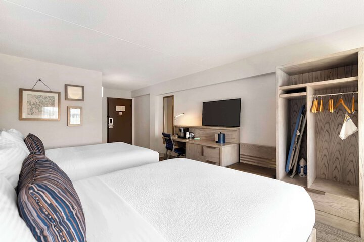 Room 34 of 43