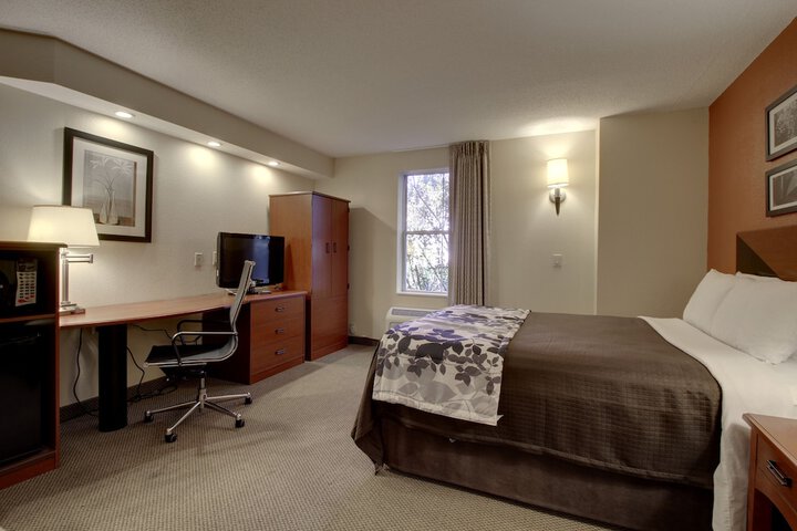 Room 13 of 37
