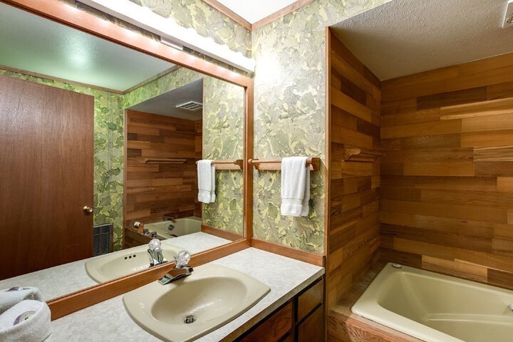 84SW - Sauna - Soaker Tub - Fireplace - Sleeps 6