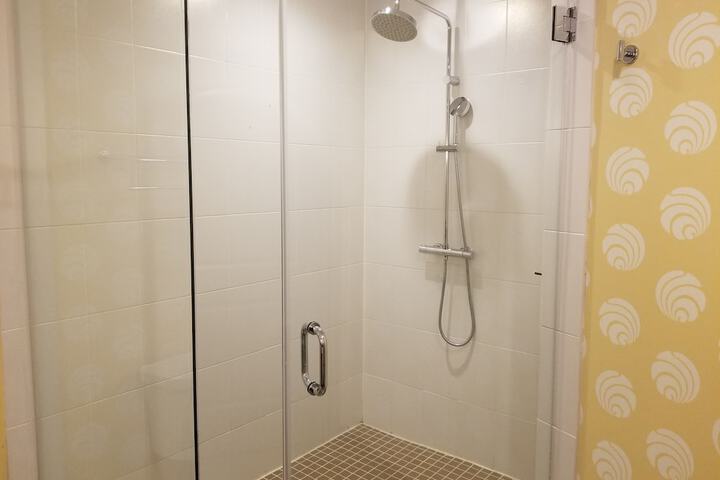 Room 12 of 48