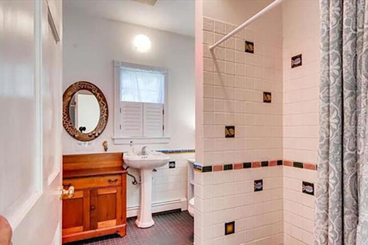 West Tisbury Inn