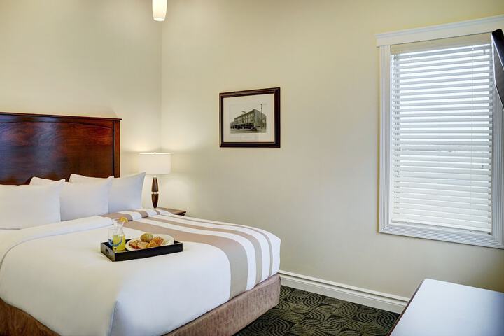 Room 16 of 35